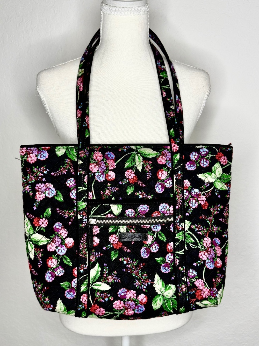 Vera Bradley Winter Berry Tote Bag, Vintage/Retired - Picture 3 of 14